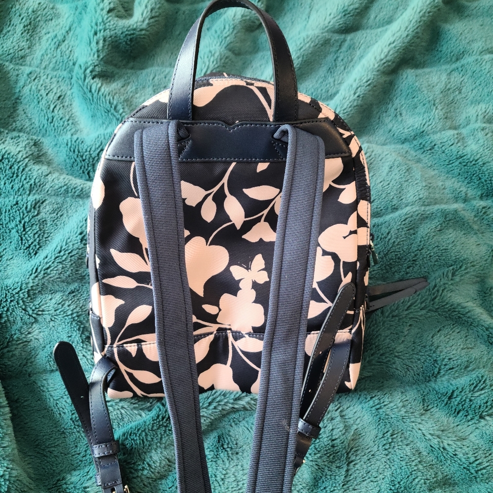 🆕️ Mini Backpack - Picture 2 of 3